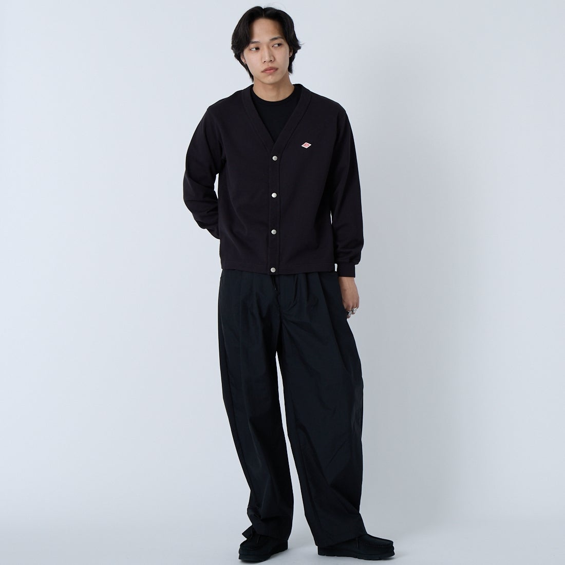 DANTON [ダントン] コットンテリー Vネックカーディガン [DT-C0406CIN] CHARCOAL &&モデル身長：179cm 着用サイズ：38&&