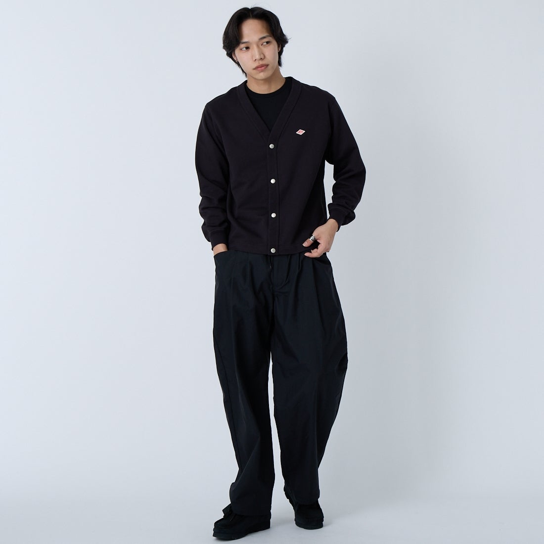 DANTON [ダントン] コットンテリー Vネックカーディガン [DT-C0406CIN] CHARCOAL &&モデル身長：179cm 着用サイズ：38&&