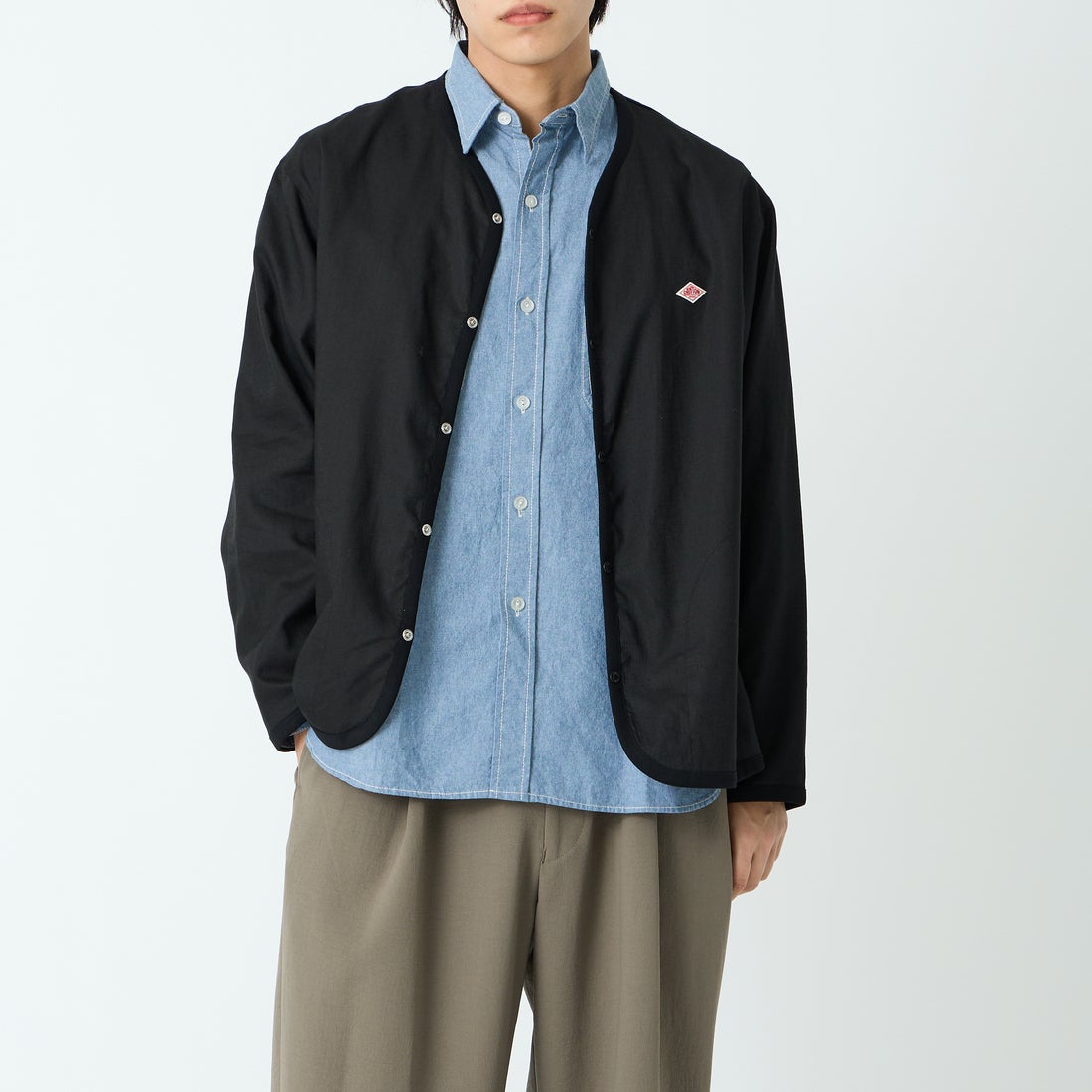 DANTON [ダントン] Vネック リネンシャツカーディガン [DT-B0350LIP] BLACK &&モデル身長：179cm 着用サイズ：42&&