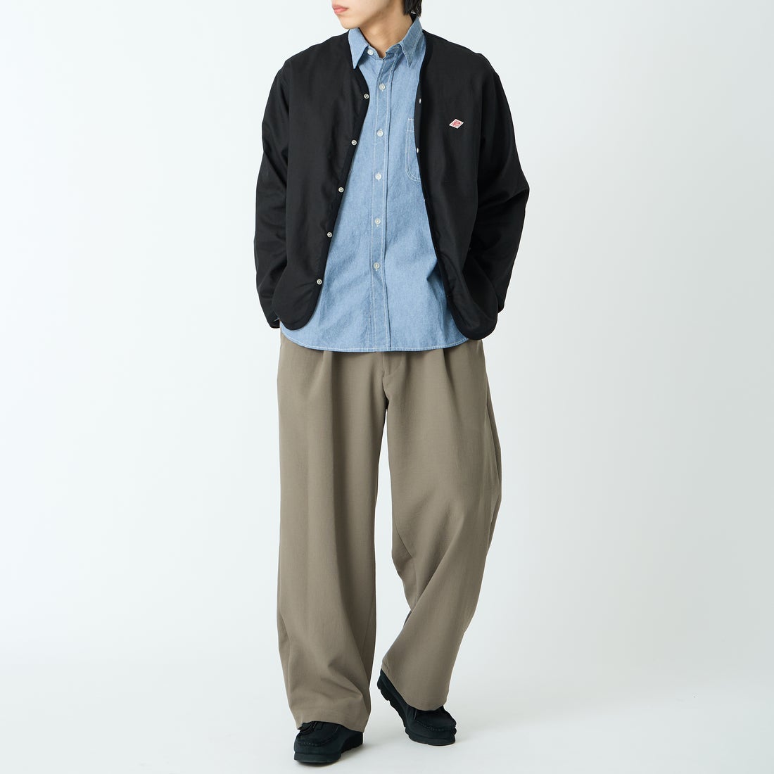 DANTON [ダントン] Vネック リネンシャツカーディガン [DT-B0350LIP] BLACK &&モデル身長：179cm 着用サイズ：42&&