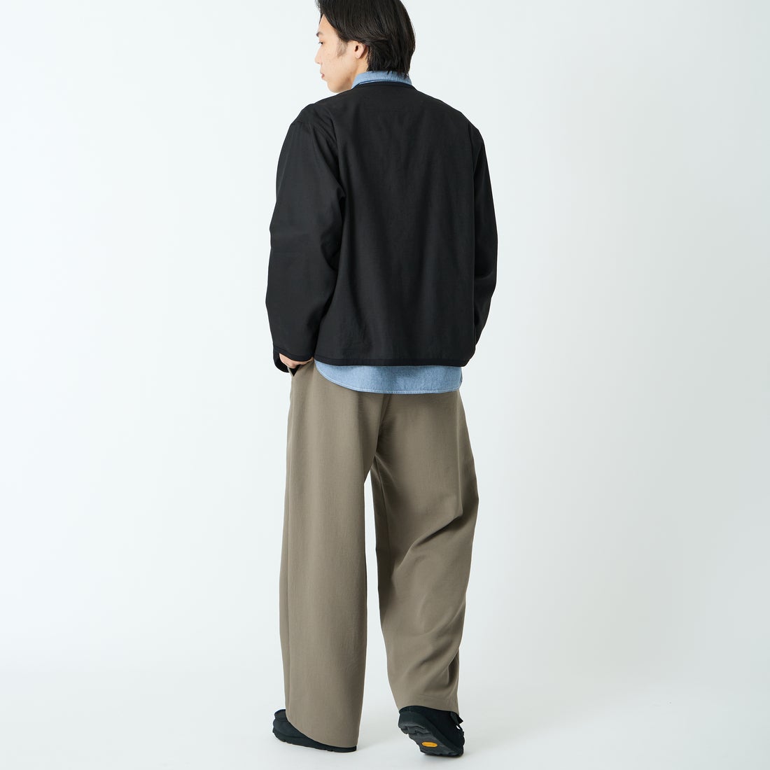 DANTON [ダントン] Vネック リネンシャツカーディガン [DT-B0350LIP] BLACK &&モデル身長：179cm 着用サイズ：42&&