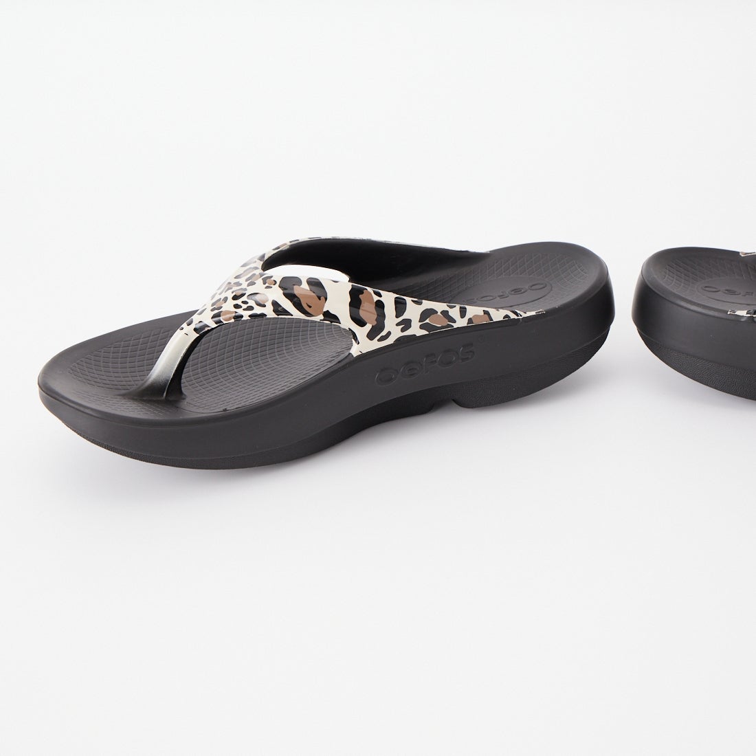 OOFOS [ウーフォス] OOlala Limited(ウーララリミテッド) [OOLALA-LUXE-LIMITED] LEOPARD2
