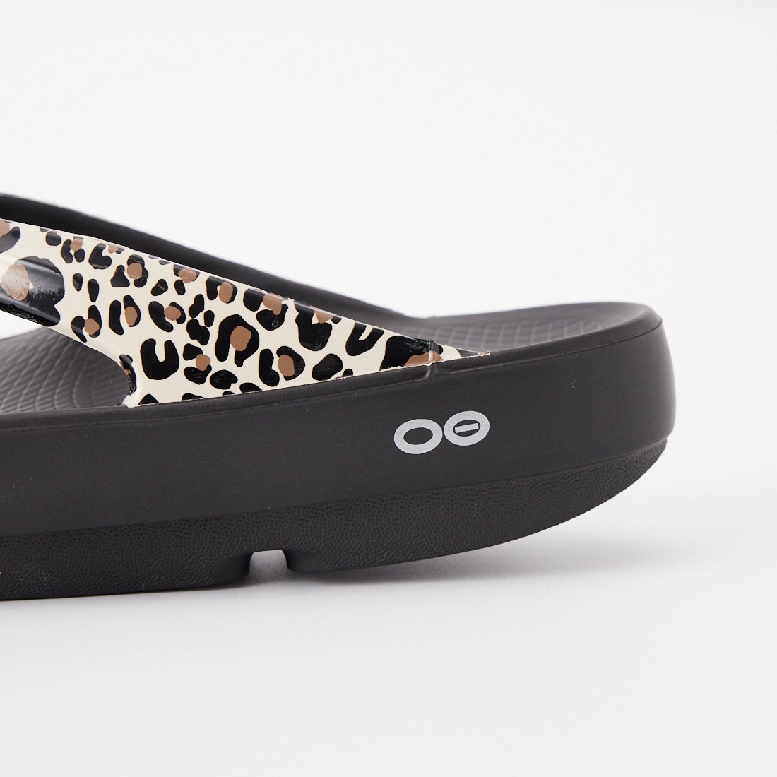OOFOS [ウーフォス] OOlala Limited(ウーララリミテッド) [OOLALA-LUXE-LIMITED] LEOPARD2