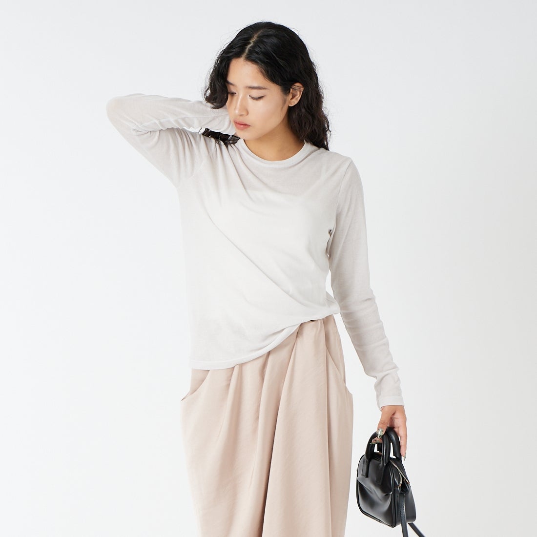 USINE [ユジーヌ] コットンシアーロングスリーブTシャツ [21267069] 001 ﾗｲﾄｸﾞﾚ &&モデル身長：162cm 着用サイズ：F&&