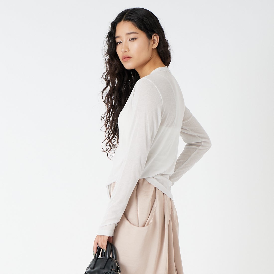 USINE [ユジーヌ] コットンシアーロングスリーブTシャツ [21267069] 001 ﾗｲﾄｸﾞﾚ &&モデル身長：162cm 着用サイズ：F&&