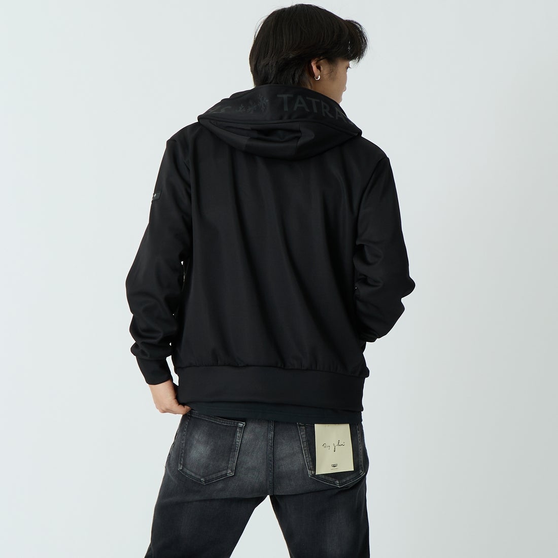 TATRAS [タトラス] BARBIO/バルビオ パーカー [MCKZ0405063588] 01 BLACK &&モデル身長：179cm 着用サイズ：2&&