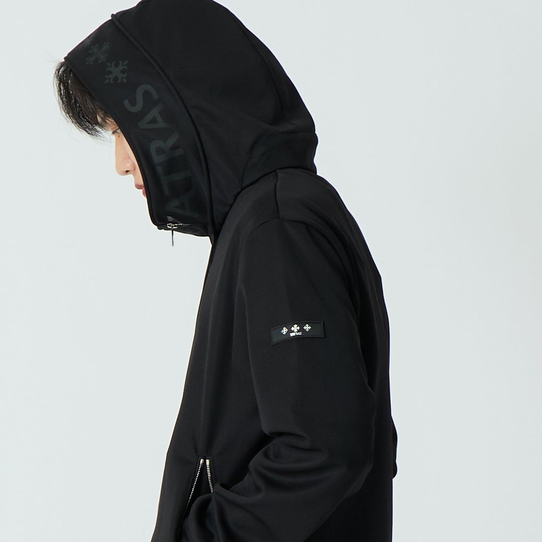 TATRAS [タトラス] BARBIO/バルビオ パーカー [MCKZ0405063588] 01 BLACK &&モデル身長：179cm 着用サイズ：2&&