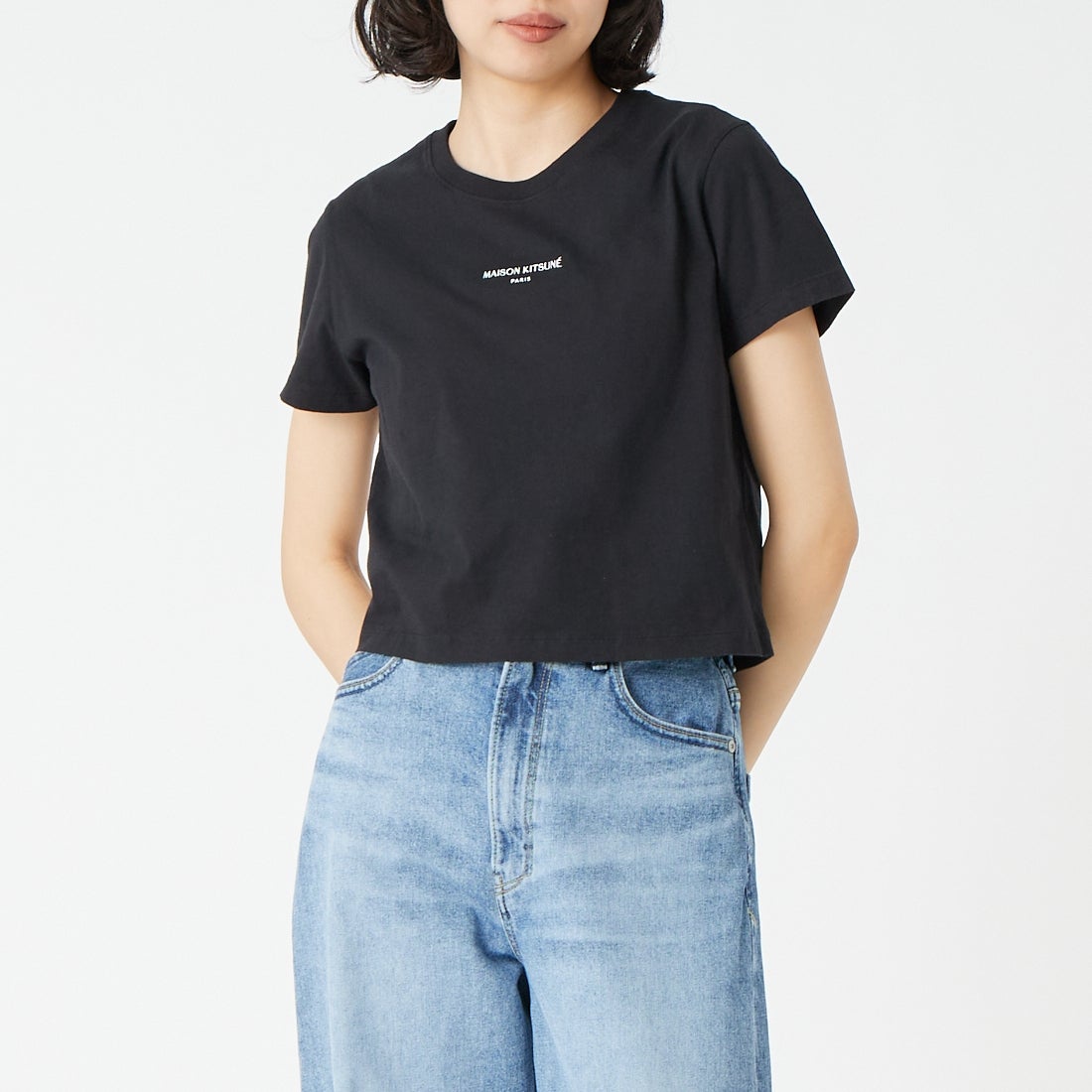 MAISON KITSUNE [メゾン キツネ] MAISON KITSUNE PARIS ベビーTシャツ [QW00100KJ7026] P199 BLACK &&モデル身長：162cm 着用サイズ：S&&