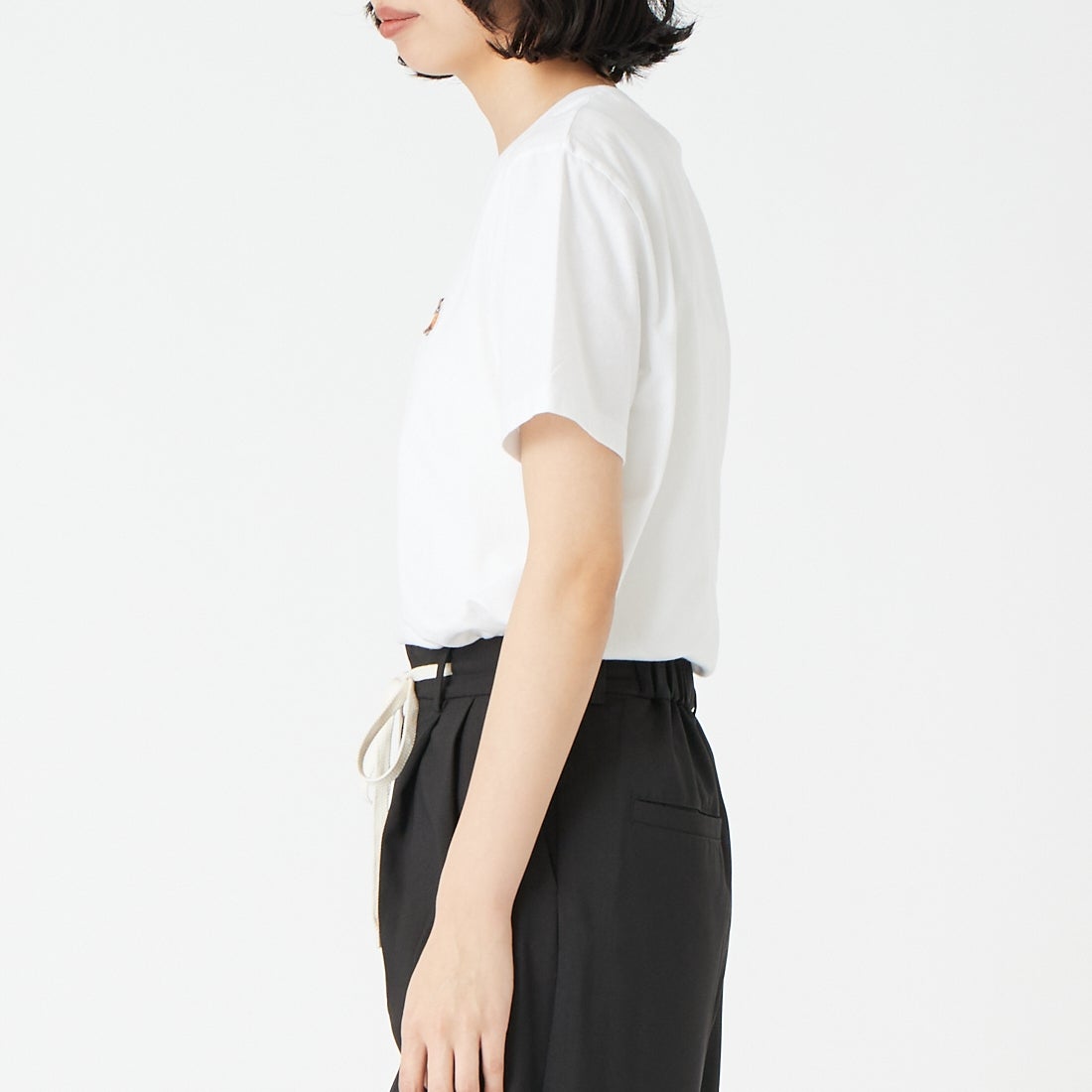 MAISON KITSUNE [メゾン キツネ] ドリーミングフォックス レギュラーTシャツ [QW00109KJ7026] P100 WHITE &&モデル身長：162cm 着用サイズ：S&&