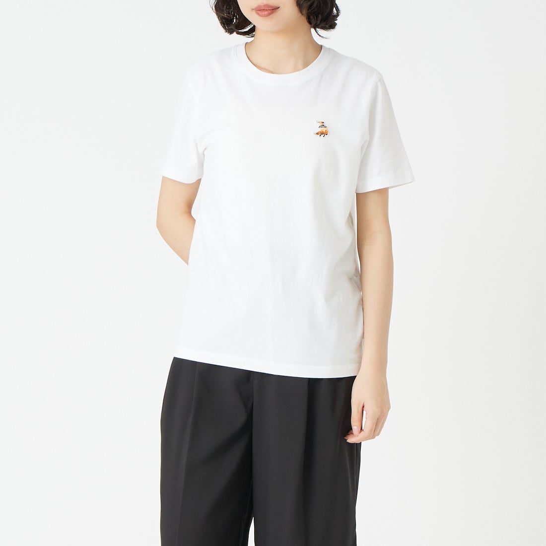 MAISON KITSUNE [メゾン キツネ] ドリーミングフォックス レギュラーTシャツ [QW00109KJ7026] P100 WHITE &&モデル身長：162cm 着用サイズ：S&&