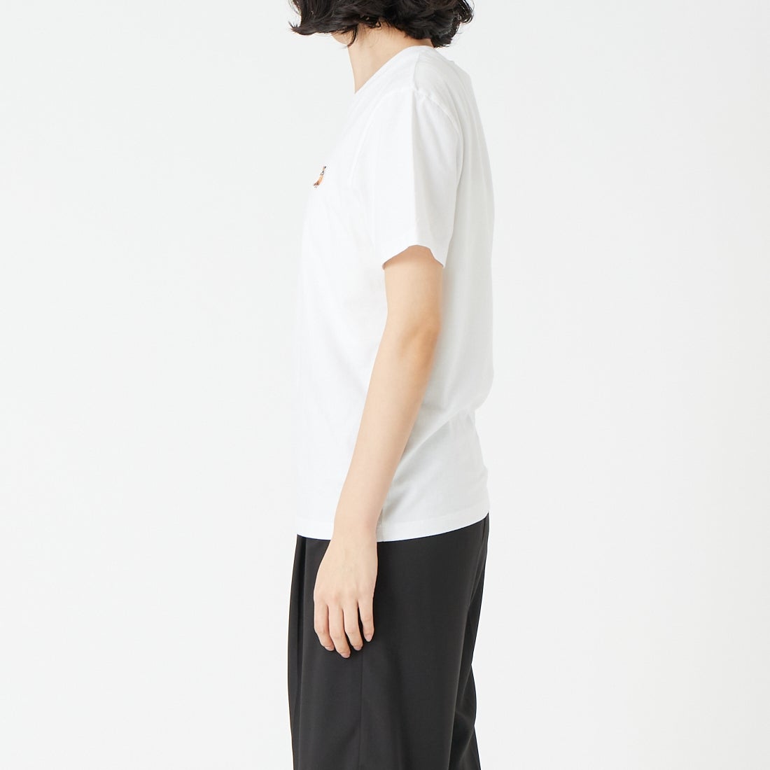 MAISON KITSUNE [メゾン キツネ] ドリーミングフォックス レギュラーTシャツ [QW00109KJ7026] P100 WHITE &&モデル身長：162cm 着用サイズ：S&&
