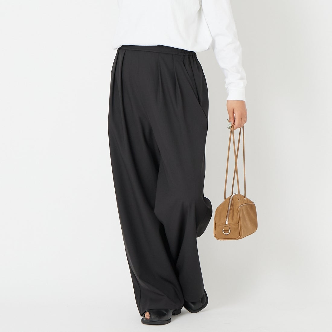 CLOCHE [クロシェ] ドライツイルワイドストレートパンツ [61286512] ﾌﾞﾗｯｸ &&モデル身長：162cm 着用サイズ：2&&