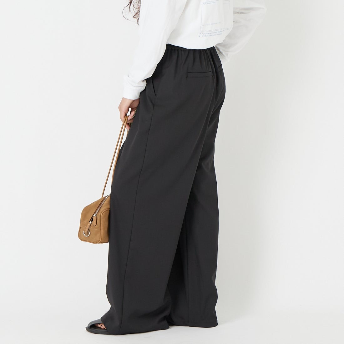 CLOCHE [クロシェ] ドライツイルワイドストレートパンツ [61286512] ﾌﾞﾗｯｸ &&モデル身長：162cm 着用サイズ：2&&