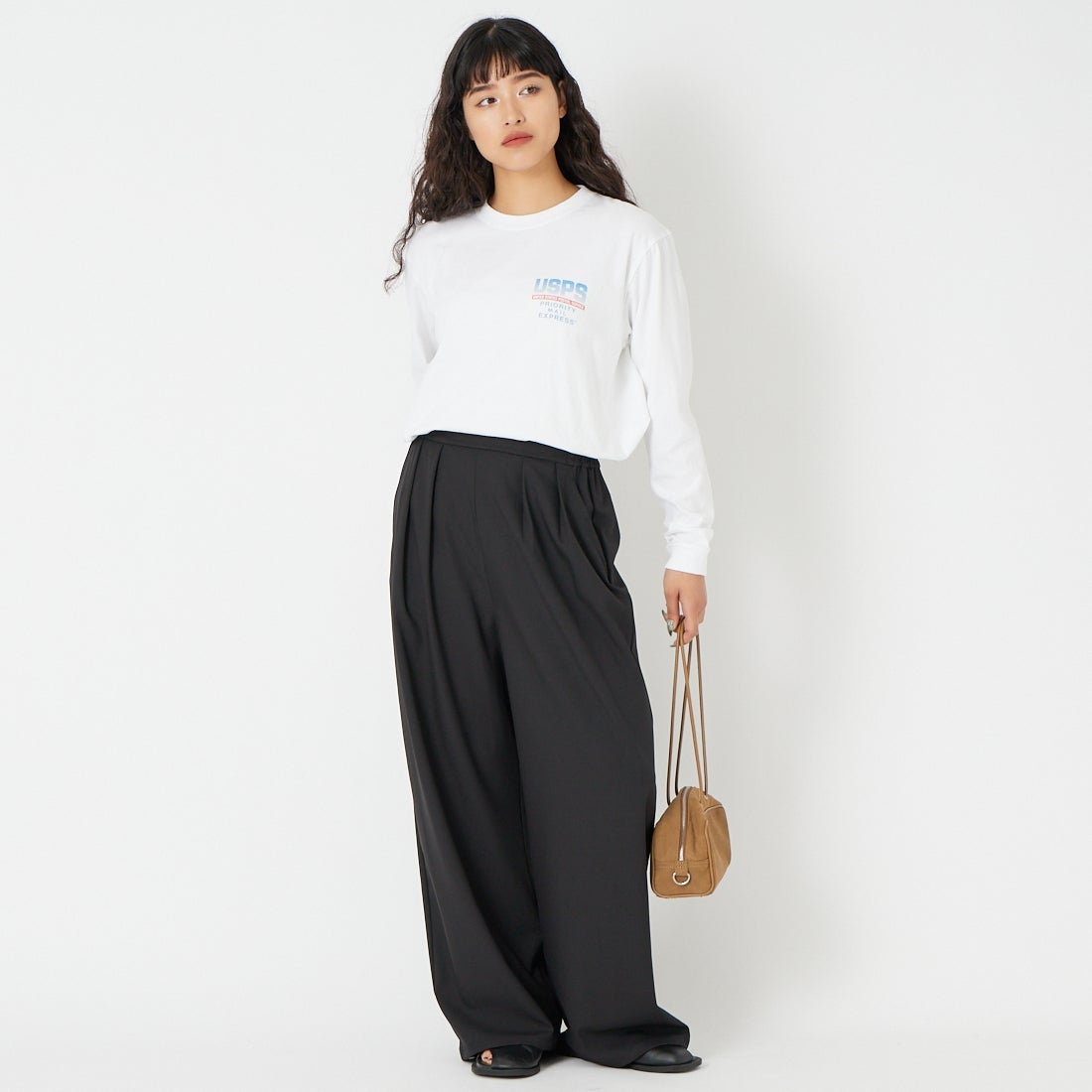 CLOCHE [クロシェ] ドライツイルワイドストレートパンツ [61286512] ﾌﾞﾗｯｸ &&モデル身長：162cm 着用サイズ：2&&