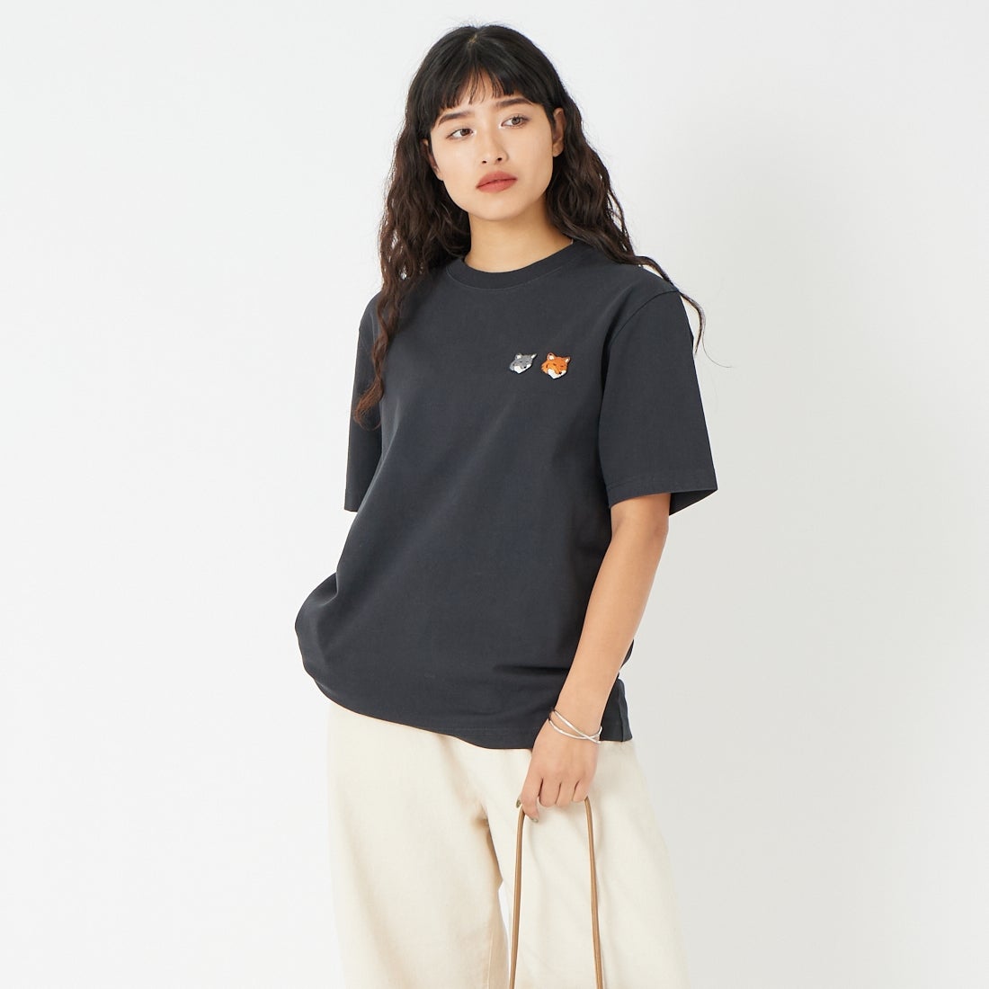 MAISON KITSUNE [メゾン キツネ] ダブルフォックスヘッド コンフォートTシャツ [OM011CFKJ7025] P190 ANTHR &&モデル身長：162cm 着用サイズ：XS&&