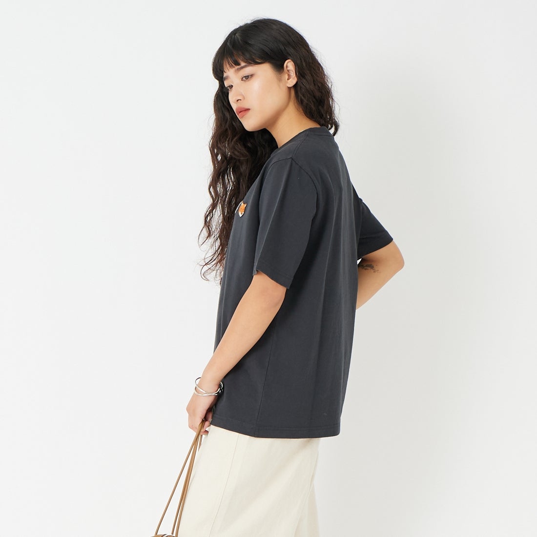 MAISON KITSUNE [メゾン キツネ] ダブルフォックスヘッド コンフォートTシャツ [OM011CFKJ7025] P190 ANTHR &&モデル身長：162cm 着用サイズ：XS&&