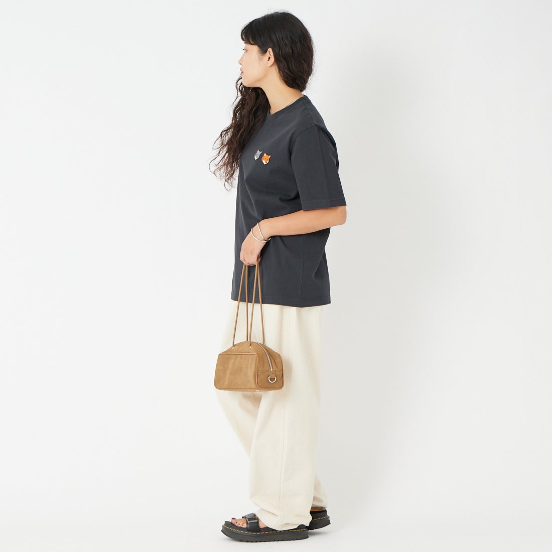 MAISON KITSUNE [メゾン キツネ] ダブルフォックスヘッド コンフォートTシャツ [OM011CFKJ7025] P190 ANTHR &&モデル身長：162cm 着用サイズ：XS&&