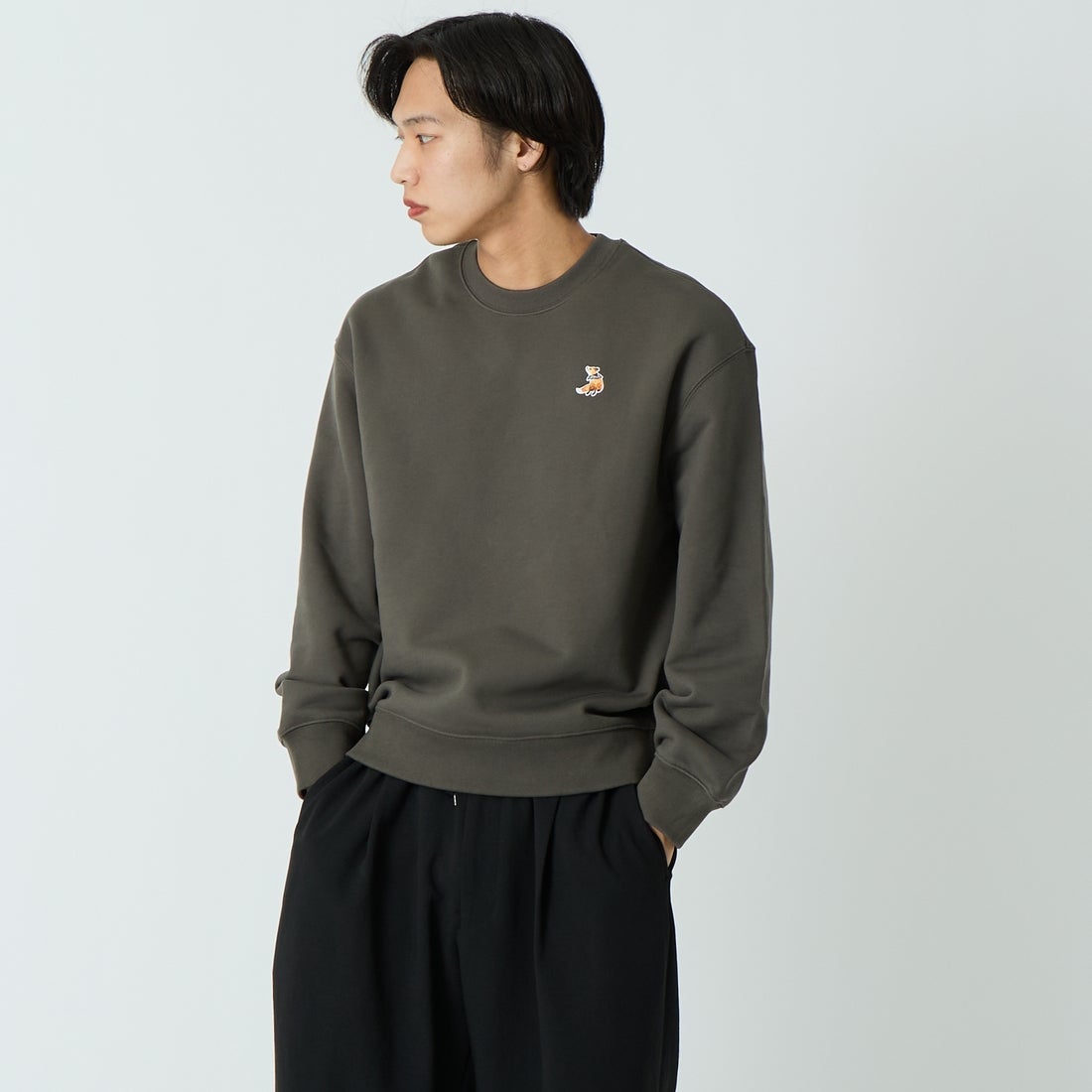 MAISON KITSUNE [メゾン キツネ] ドリーミングフォックス コンフォートスウェット [QM00301KM0341] 0453 BELUG &&モデル身長：179cm 着用サイズ：M&&