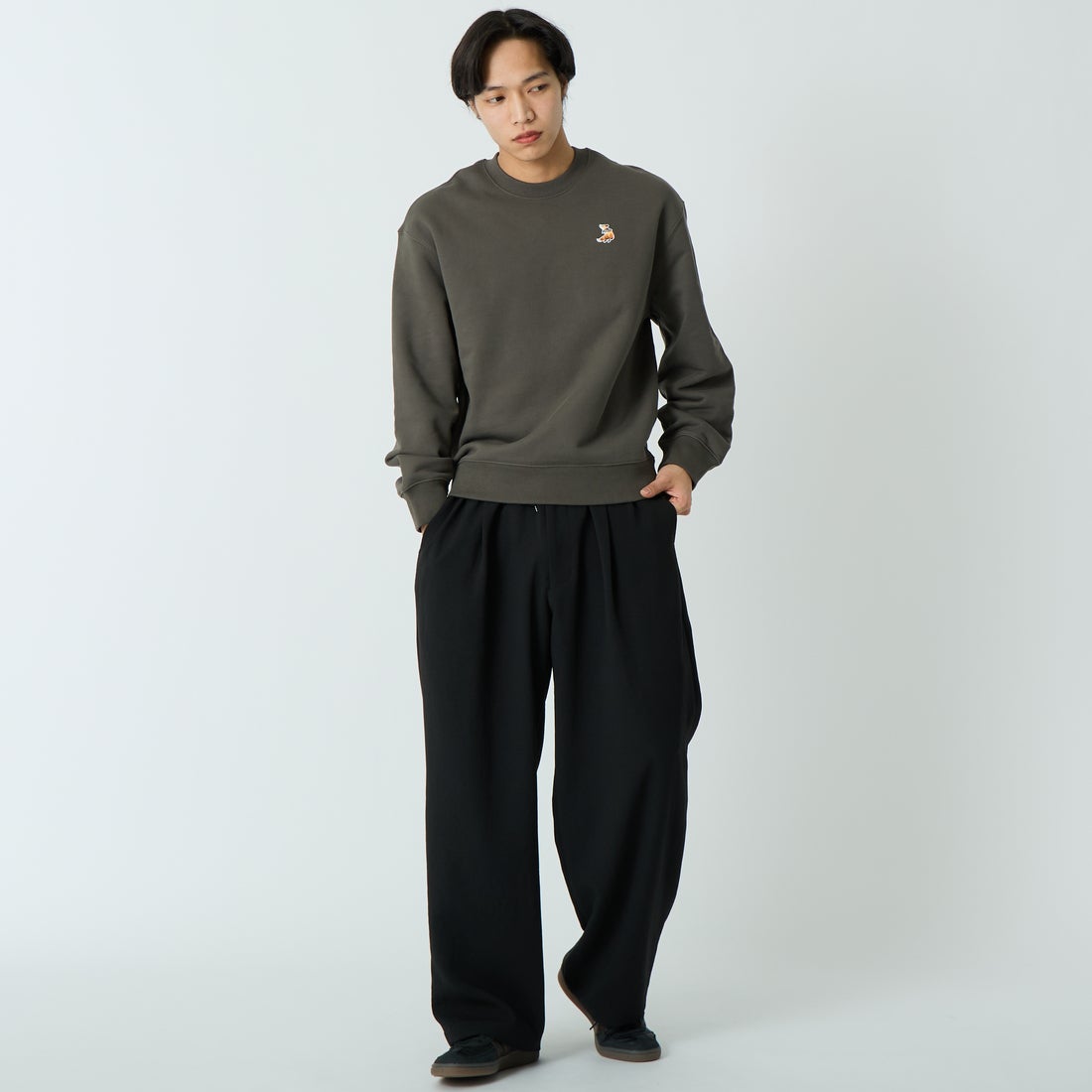 MAISON KITSUNE [メゾン キツネ] ドリーミングフォックス コンフォートスウェット [QM00301KM0341] 0453 BELUG &&モデル身長：179cm 着用サイズ：M&&