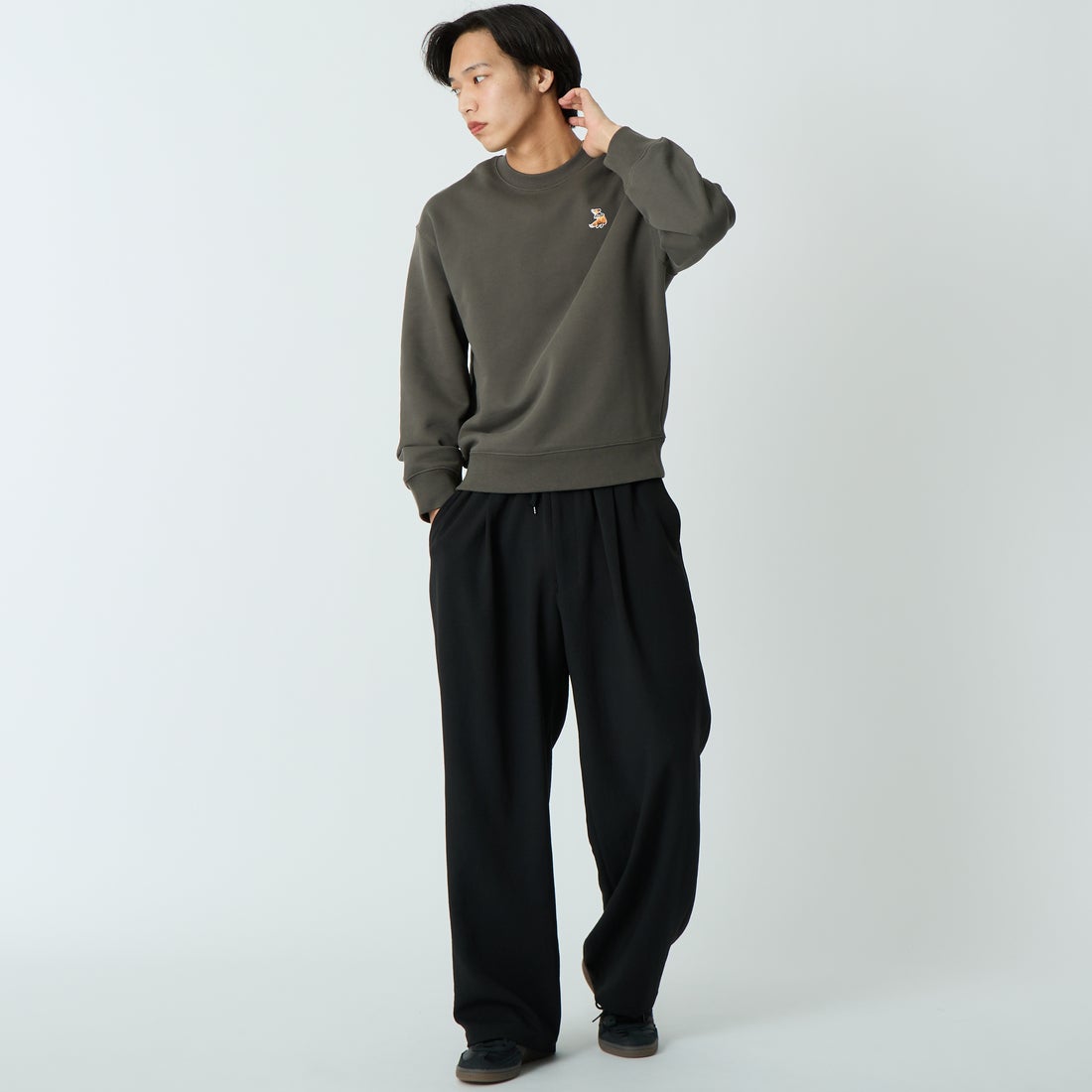 MAISON KITSUNE [メゾン キツネ] ドリーミングフォックス コンフォートスウェット [QM00301KM0341] 0453 BELUG &&モデル身長：179cm 着用サイズ：M&&