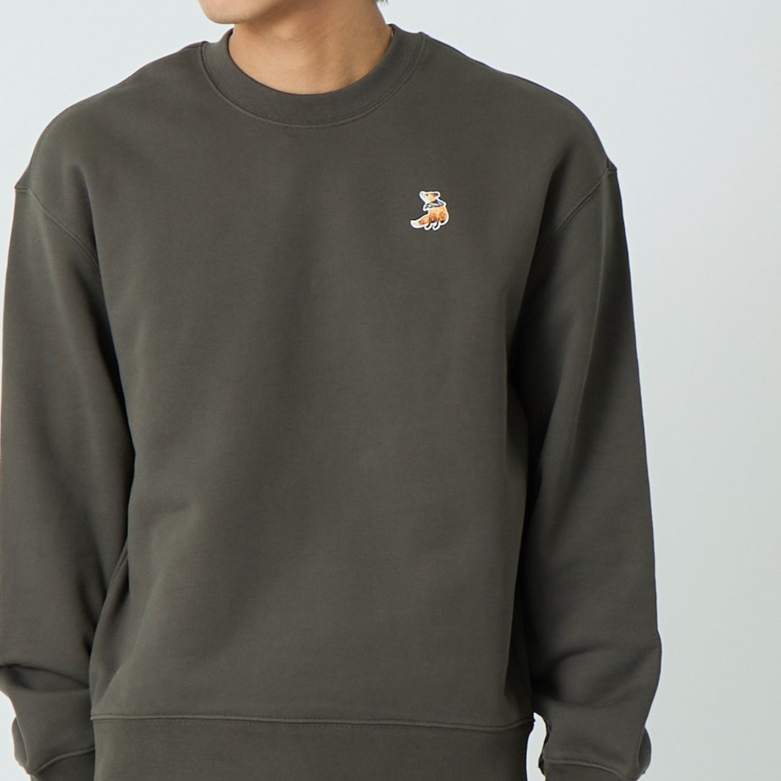 MAISON KITSUNE [メゾン キツネ] ドリーミングフォックス コンフォートスウェット [QM00301KM0341] 0453 BELUG &&モデル身長：179cm 着用サイズ：M&&