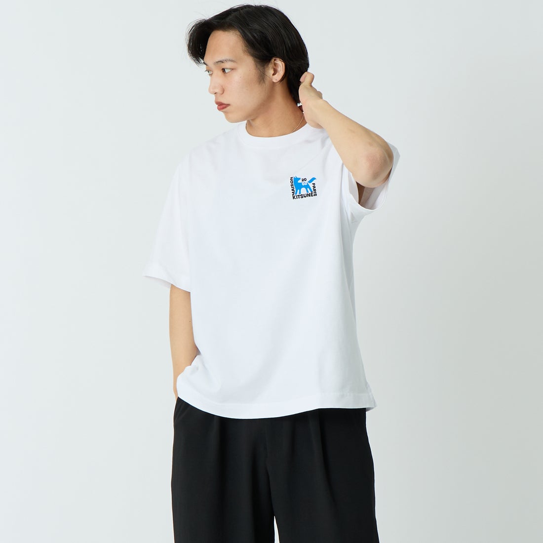 MAISON KITSUNE [メゾン キツネ] ギャラリーフォックス オーバーサイズTシャツ [QM00111KJ0119] P100 WHITE &&モデル身長：179cm 着用サイズ：M&&