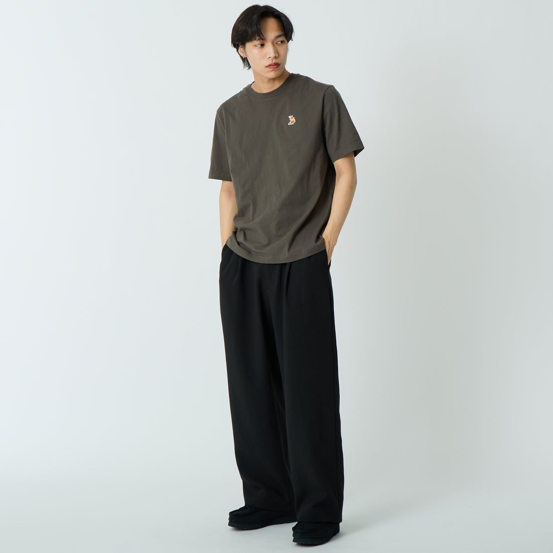 MAISON KITSUNE [メゾン キツネ] ドリーミングフォックス コンフォートTシャツ [QM00102KJ7026] 0453 BELUG &&モデル身長：179cm 着用サイズ：M&&