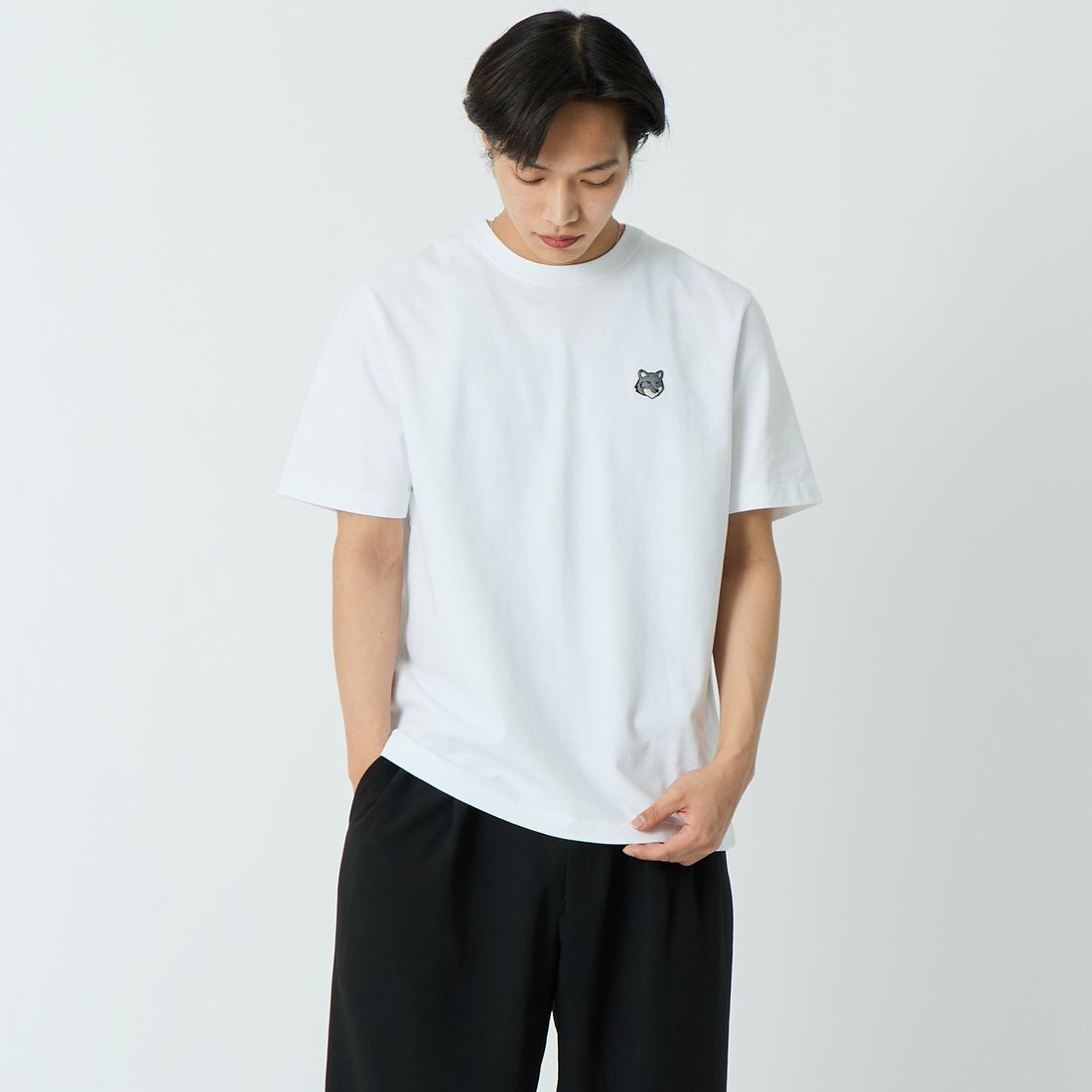 MAISON KITSUNE [メゾン キツネ] フォックスヘッド コンフォートTシャツ [PM00108KJ7025] P100 WHITE &&モデル身長：179cm 着用サイズ：M&&