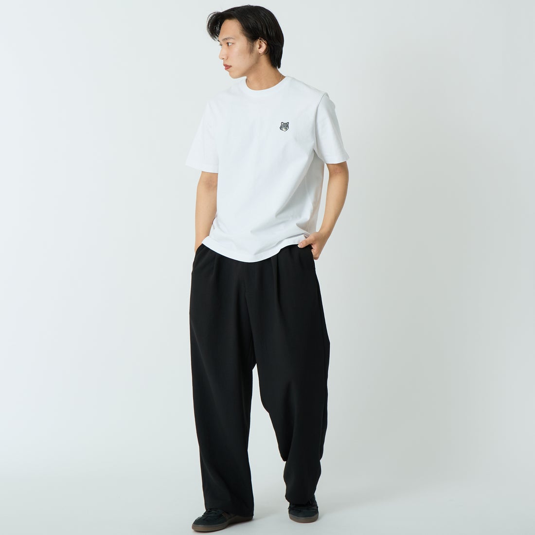 MAISON KITSUNE [メゾン キツネ] フォックスヘッド コンフォートTシャツ [PM00108KJ7025] P100 WHITE &&モデル身長：179cm 着用サイズ：M&&