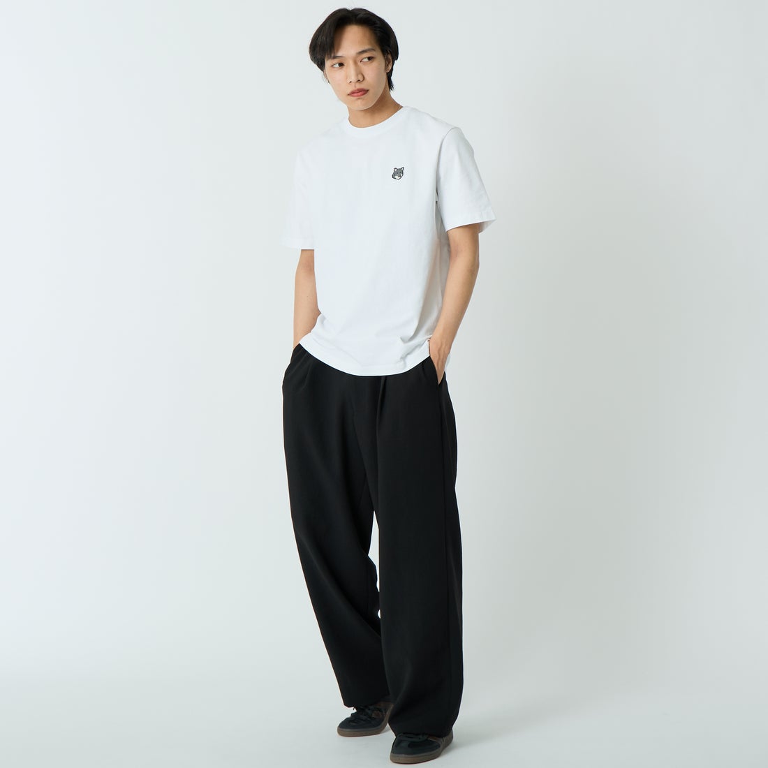 MAISON KITSUNE [メゾン キツネ] フォックスヘッド コンフォートTシャツ [PM00108KJ7025] P100 WHITE &&モデル身長：179cm 着用サイズ：M&&