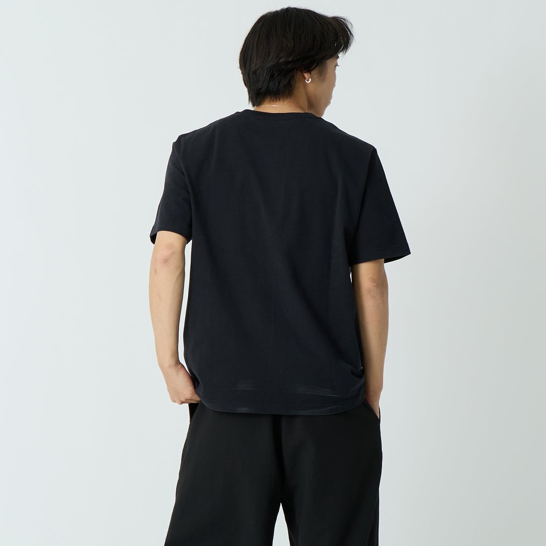 MAISON KITSUNE [メゾン キツネ] MAISON KITSUNE PARIS コンフォートTシャツ [QM00100KJ7025] P199 BLACK &&モデル身長：179cm 着用サイズ：M&&