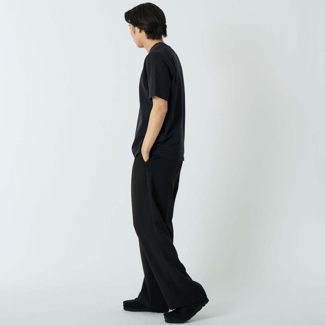 MAISON KITSUNE [メゾン キツネ] MAISON KITSUNE PARIS コンフォートTシャツ [QM00100KJ7025] P199 BLACK &&モデル身長：179cm 着用サイズ：M&&