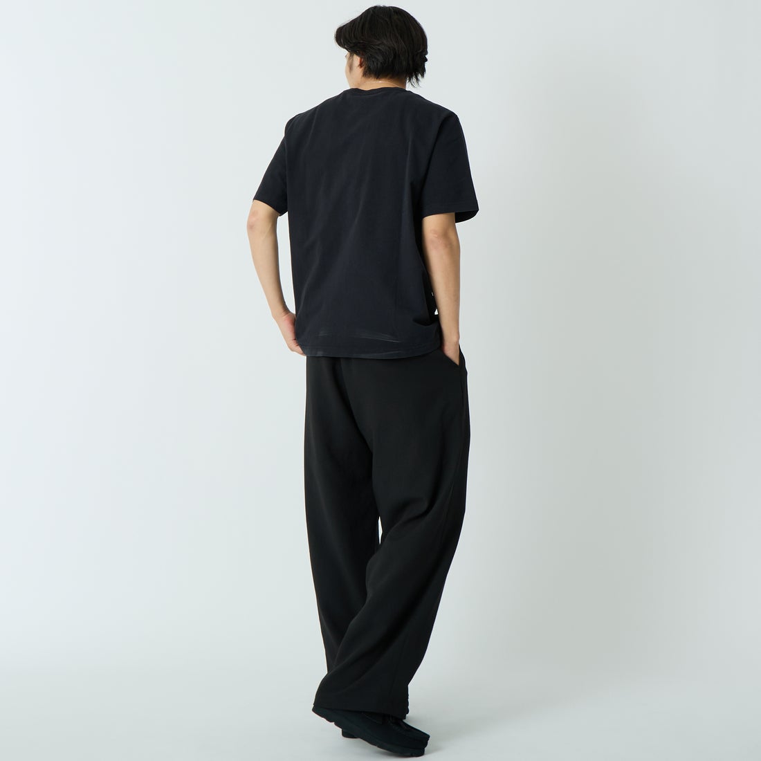 MAISON KITSUNE [メゾン キツネ] MAISON KITSUNE PARIS コンフォートTシャツ [QM00100KJ7025] P199 BLACK &&モデル身長：179cm 着用サイズ：M&&