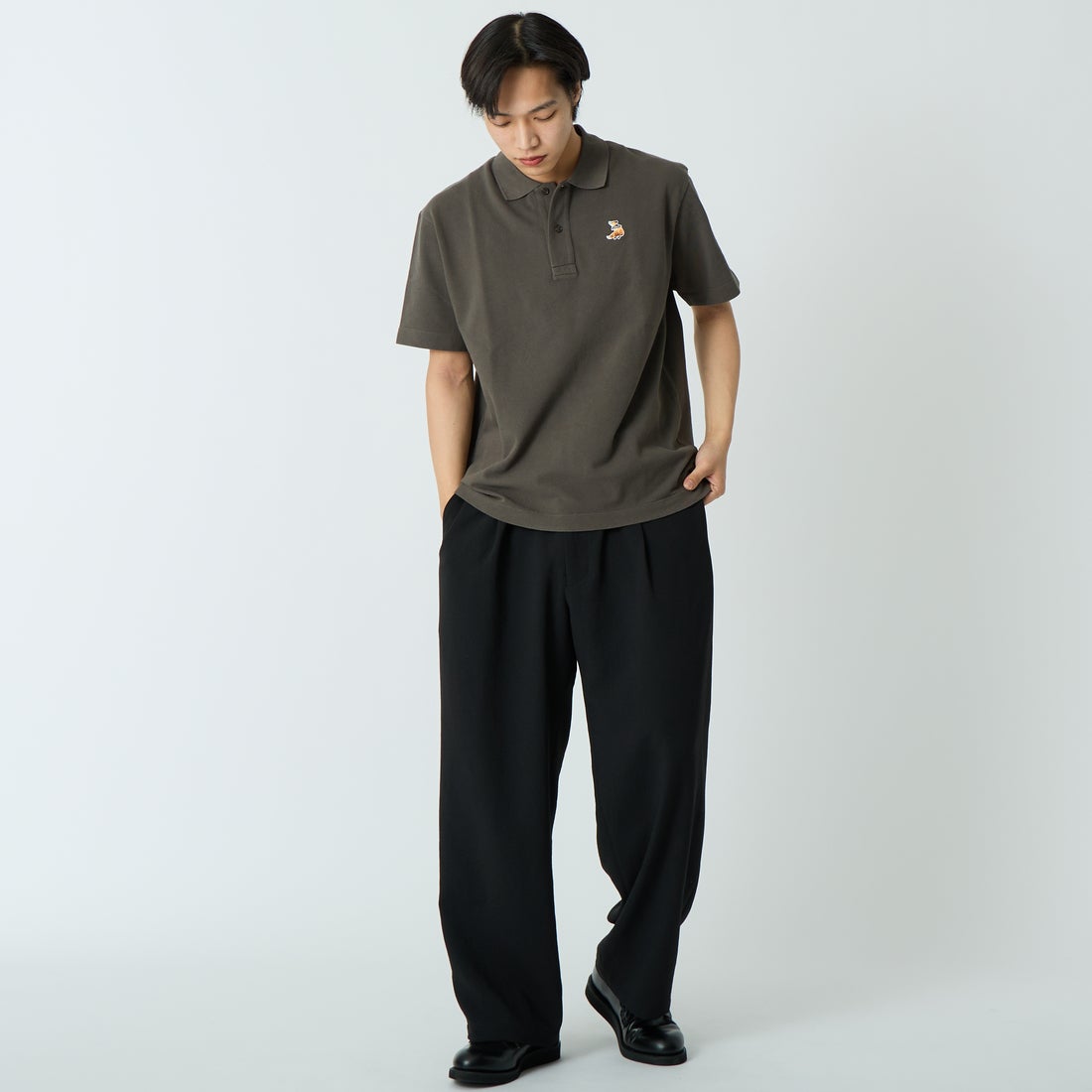 MAISON KITSUNE [メゾン キツネ] ドリーミングフォックス コンフォートポロシャツ [QM00201KP0001] 0453 BELUG &&モデル身長：179cm 着用サイズ：M&&