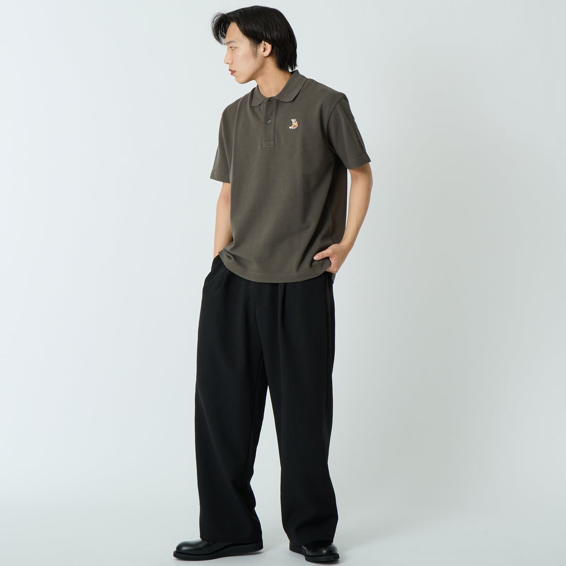 MAISON KITSUNE [メゾン キツネ] ドリーミングフォックス コンフォートポロシャツ [QM00201KP0001] 0453 BELUG &&モデル身長：179cm 着用サイズ：M&&