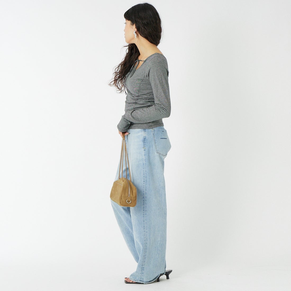 MAISON SPECIAL [メゾンスペシャル] 2WAYトップス [21261415803] C.GRY &&モデル身長：162cm 着用サイズ：F&&