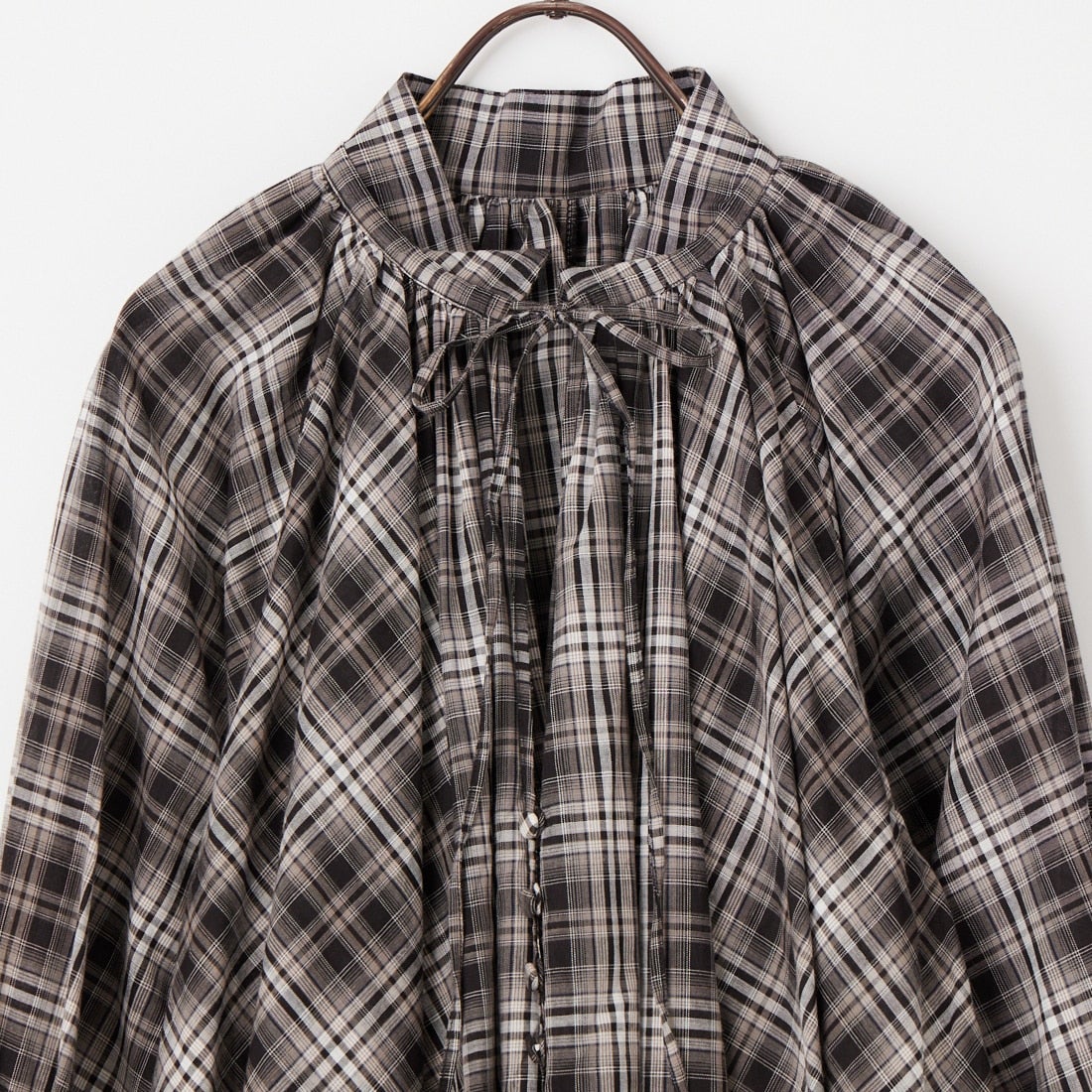 MAISON SPECIAL [メゾンスペシャル] タイ付Vネックボリュームブラウス [21261315704] BLK