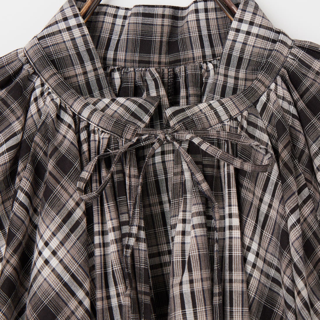 MAISON SPECIAL [メゾンスペシャル] タイ付Vネックボリュームブラウス [21261315704] BLK