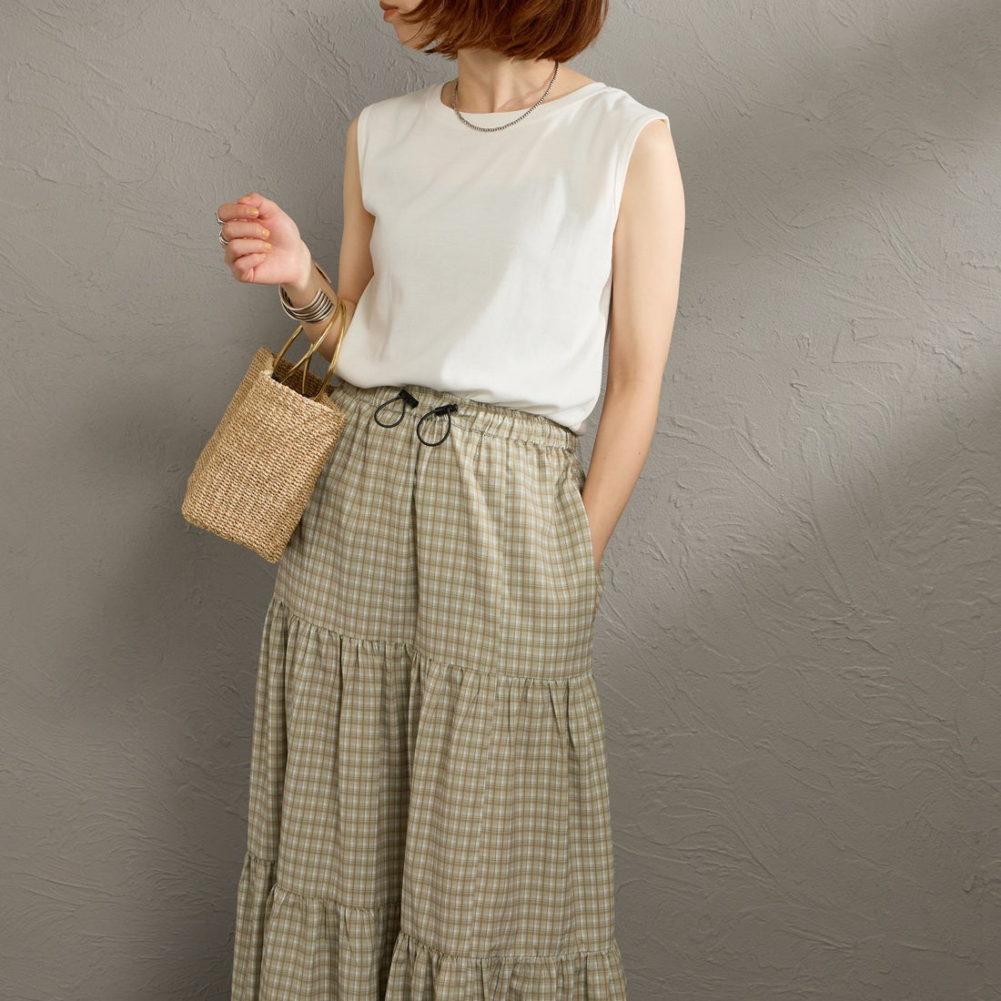 Hanes [ヘインズ] スリーブレスTシャツ [HM3-D103] 020 OFF WH &&モデル身長：158cm 着用サイズ：F&&