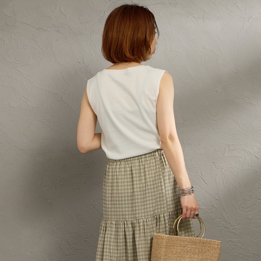 Hanes [ヘインズ] スリーブレスTシャツ [HM3-D103] 020 OFF WH &&モデル身長：158cm 着用サイズ：F&&
