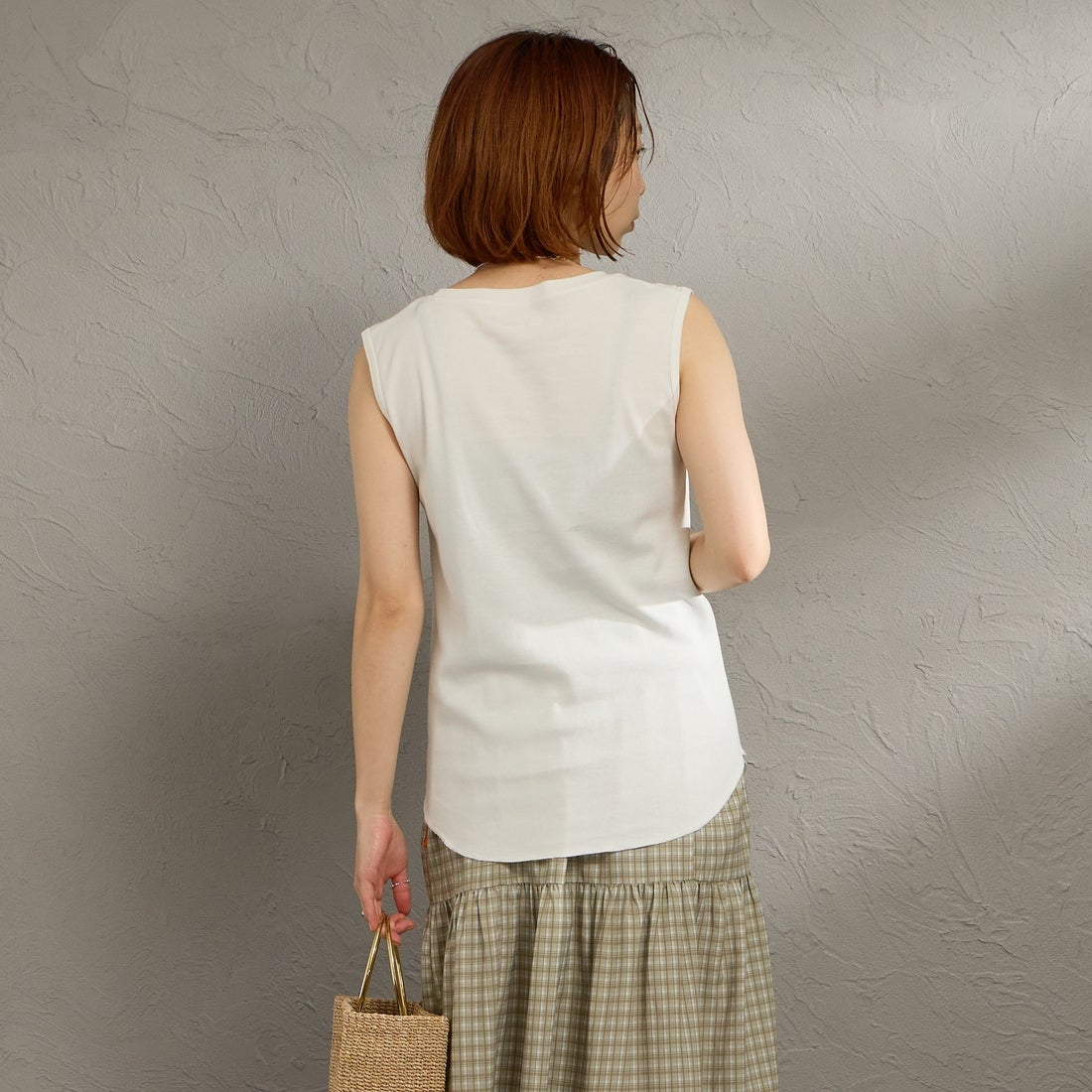 Hanes [ヘインズ] スリーブレスTシャツ [HM3-D103] 020 OFF WH &&モデル身長：158cm 着用サイズ：F&&