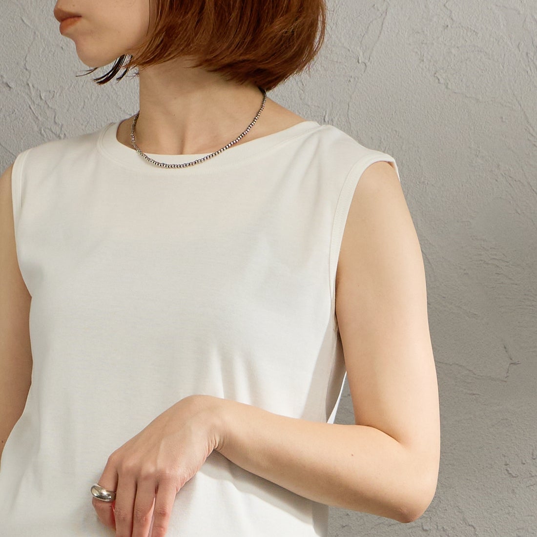 Hanes [ヘインズ] スリーブレスTシャツ [HM3-D103] 020 OFF WH &&モデル身長：158cm 着用サイズ：F&&