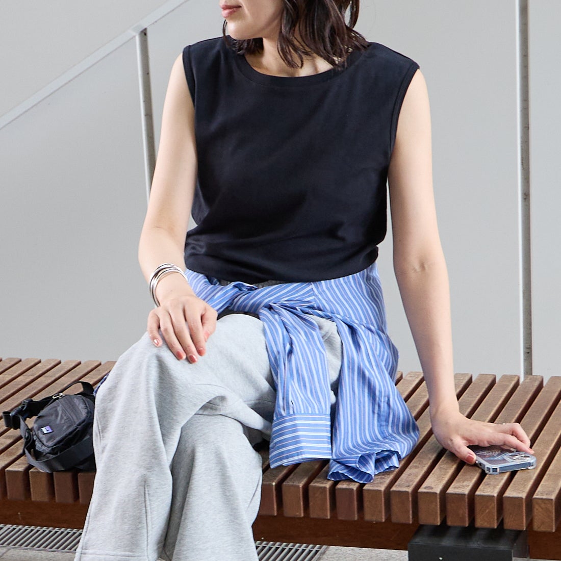 Hanes [ヘインズ] スリーブレスTシャツ [HM3-D103] 090 BLACK &&モデル身長：160cm 着用サイズ：F&&