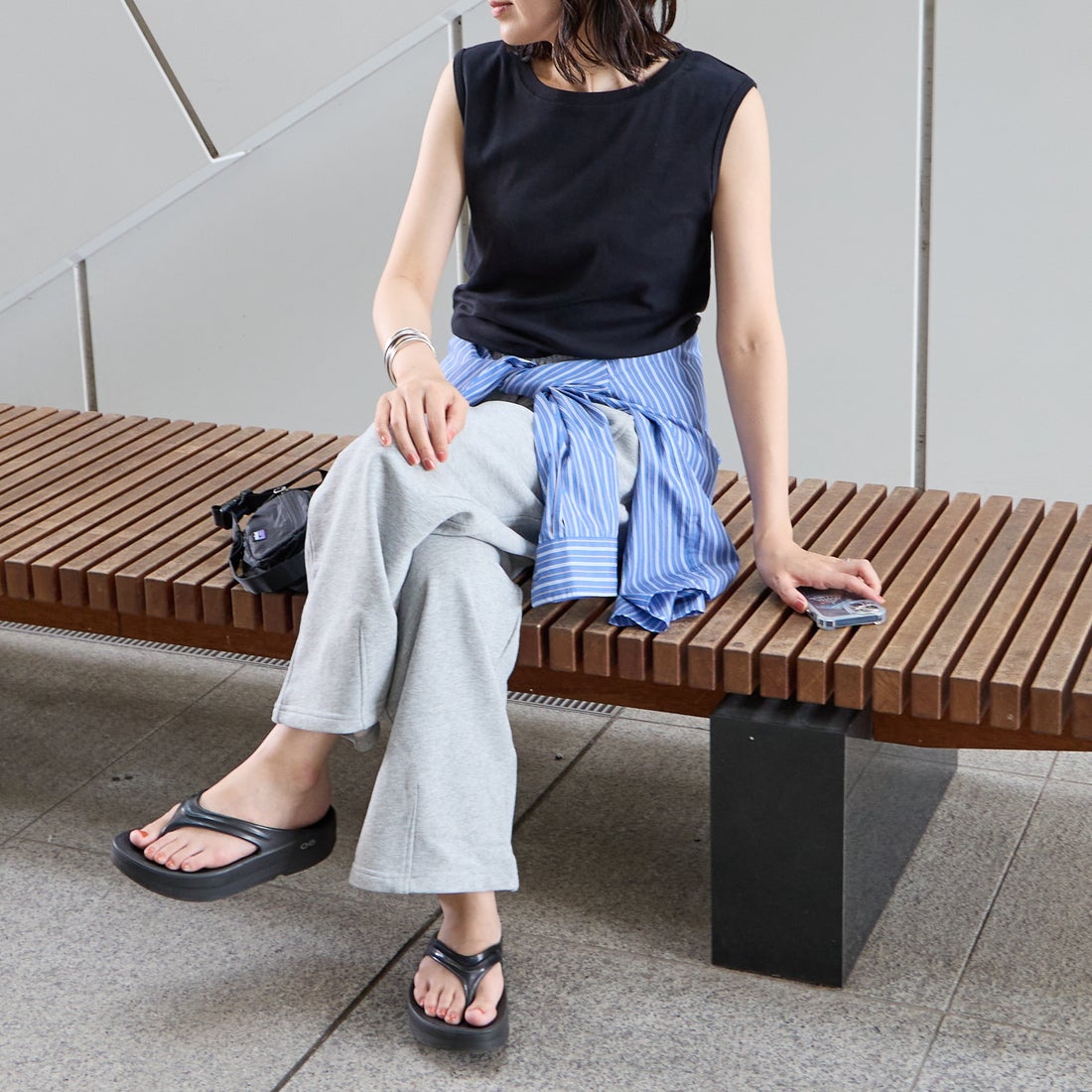 Hanes [ヘインズ] スリーブレスTシャツ [HM3-D103] 090 BLACK &&モデル身長：160cm 着用サイズ：F&&