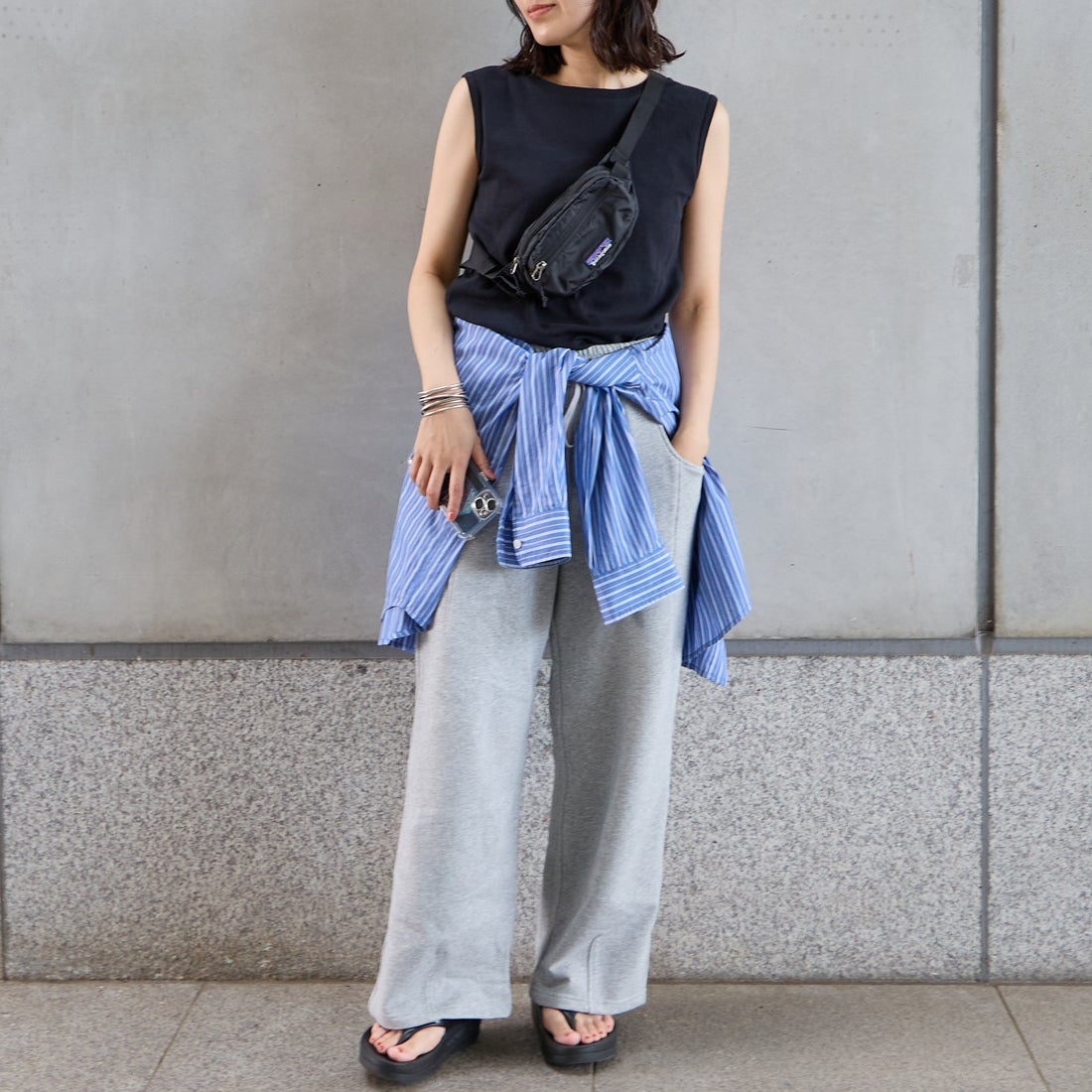Hanes [ヘインズ] スリーブレスTシャツ [HM3-D103] 090 BLACK &&モデル身長：160cm 着用サイズ：F&&