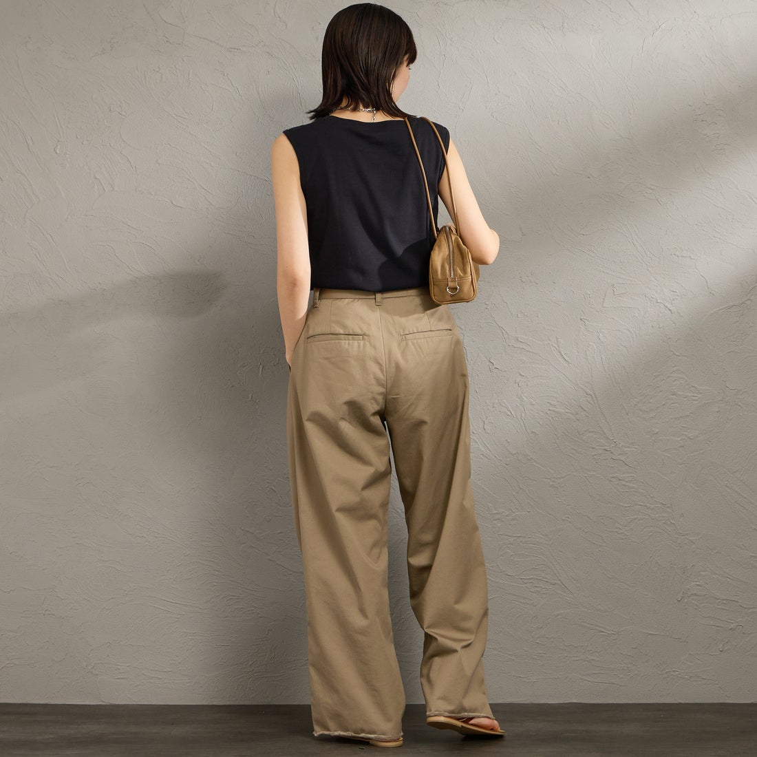 Hanes [ヘインズ] スリーブレスTシャツ [HM3-D103] 090 BLACK &&モデル身長：160cm 着用サイズ：F&&