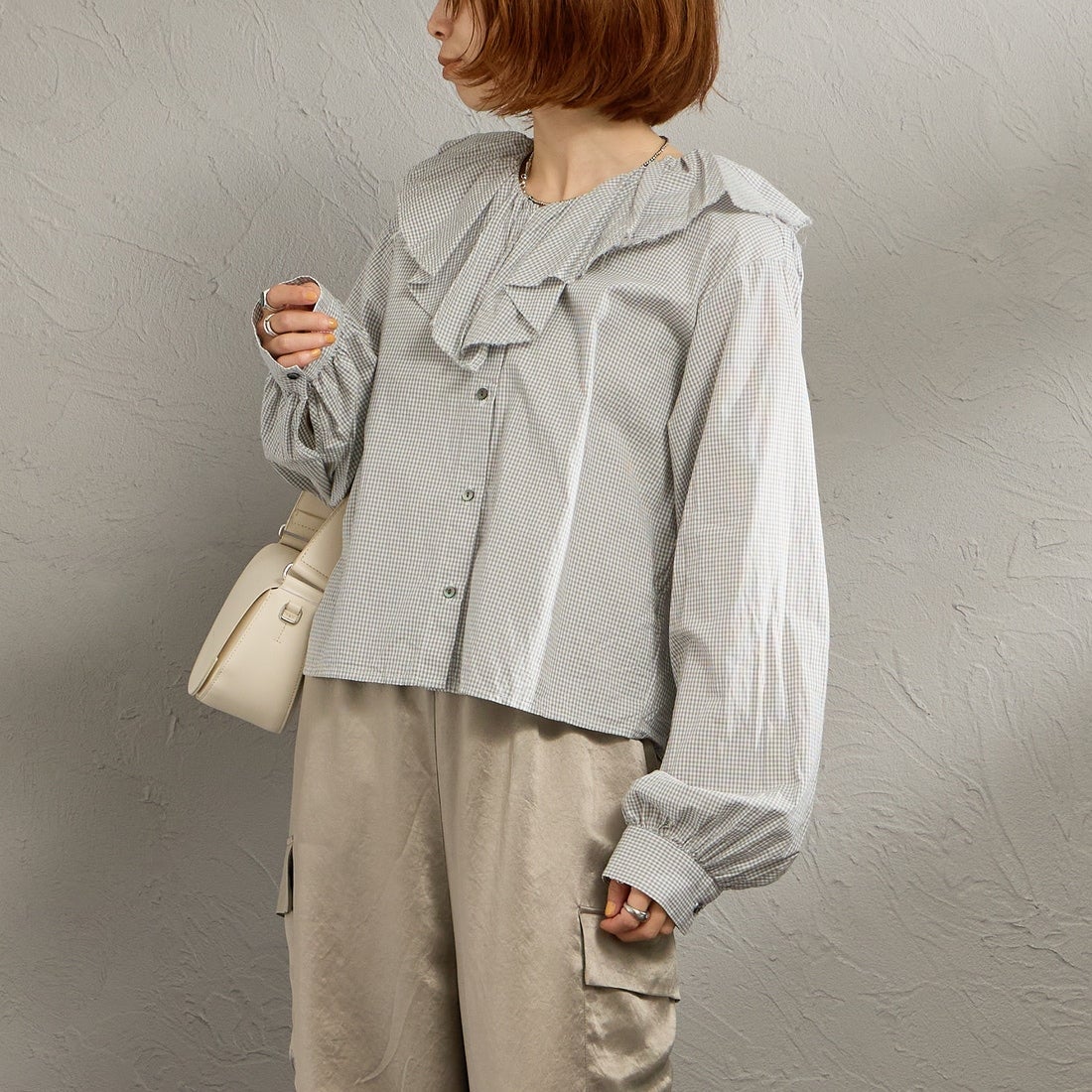mizuiro ind [ミズイロインド] チェックフリルギャザーカラーシャツ [1-230152] 91 GRAY &&モデル身長：158cm 着用サイズ：F&&