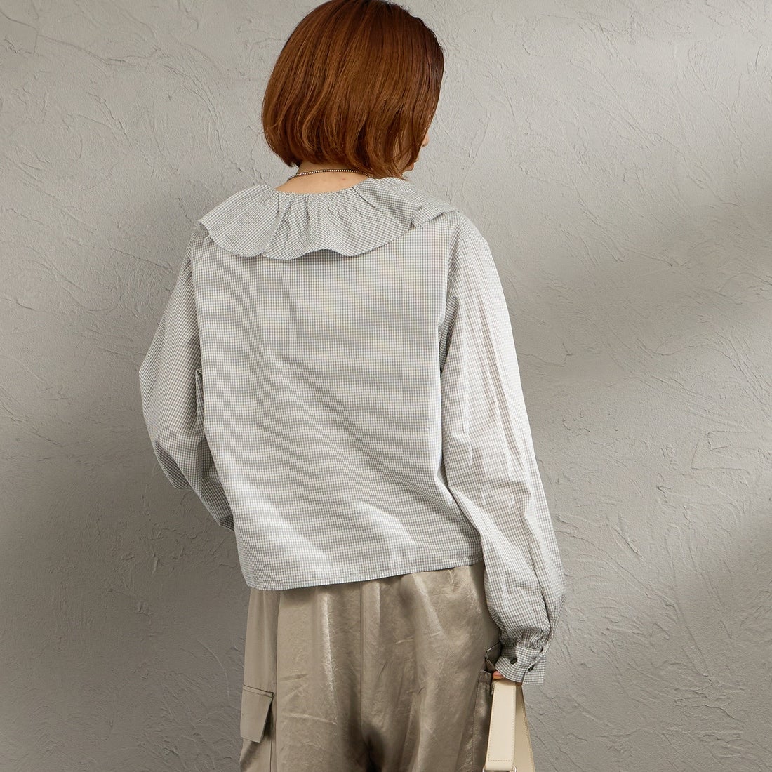 mizuiro ind [ミズイロインド] チェックフリルギャザーカラーシャツ [1-230152] 91 GRAY &&モデル身長：158cm 着用サイズ：F&&