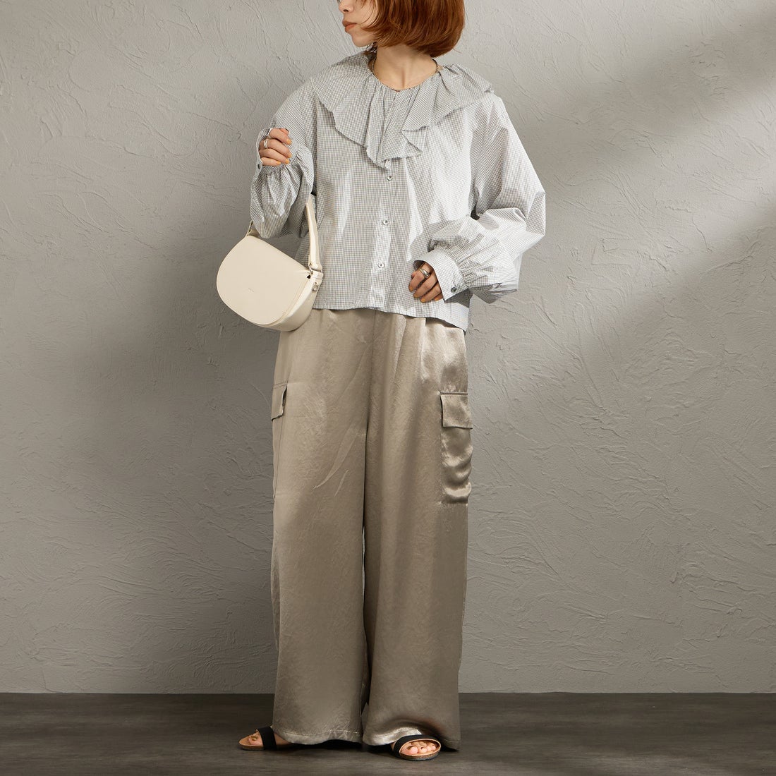 mizuiro ind [ミズイロインド] チェックフリルギャザーカラーシャツ [1-230152] 91 GRAY &&モデル身長：158cm 着用サイズ：F&&