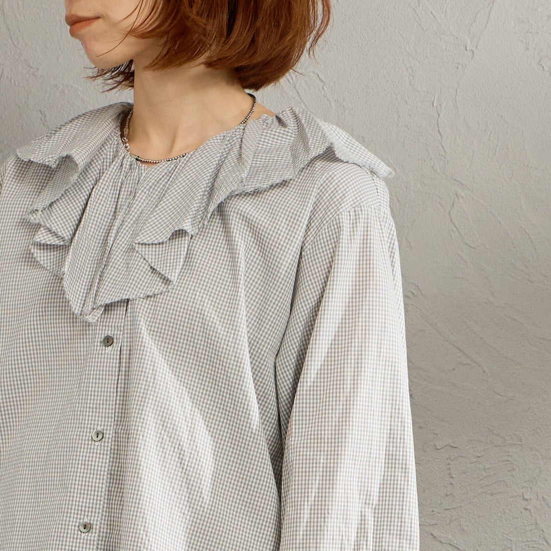 mizuiro ind [ミズイロインド] チェックフリルギャザーカラーシャツ [1-230152] 91 GRAY &&モデル身長：158cm 着用サイズ：F&&